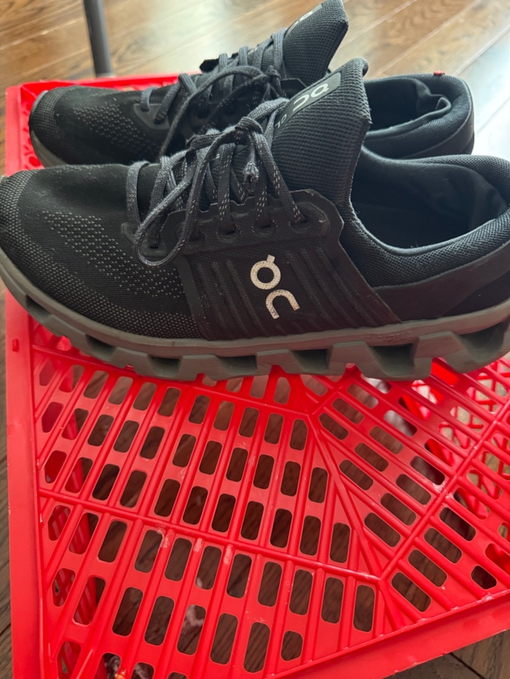 On  Cloud Swift Running Black Knit Men’s Runners with Gray Sole